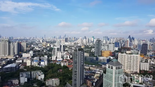 Condominium for rent in Watthana, Bangkok - Panoramic daytime skyline view of Bangkok from a high-floor condominium.