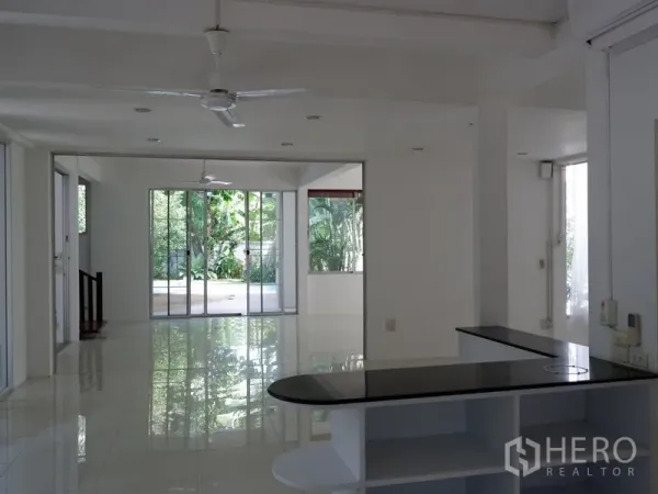 Detached House for rent in Khlong Toei, Bangkok - Spacious living and dining zone with sliding glass doors opening to the pool.