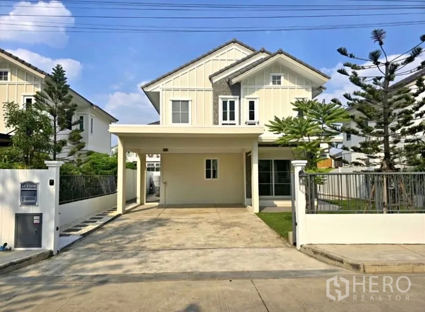 บ้าน for rent in Bang Phli, Samut Prakan - บ้านเดี่ยวสองชั้นสไตล์ทันสมัย พร้อมที่จอดรถในร่มและรั้วรอบ