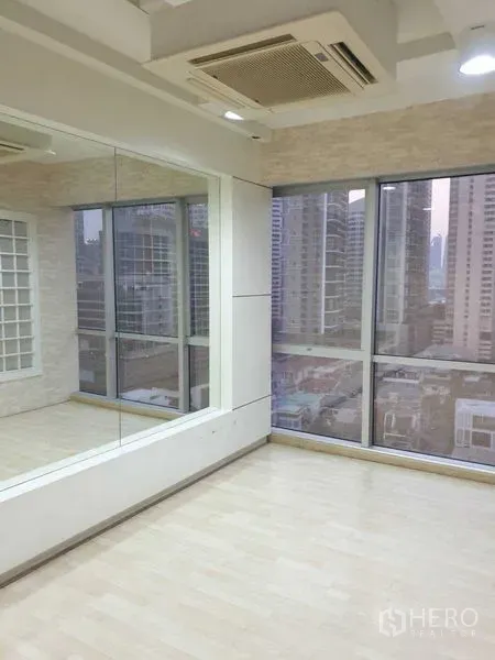 Office Space for rent - Corner office featuring mirrored wall, cassette air-conditioning and large windows.