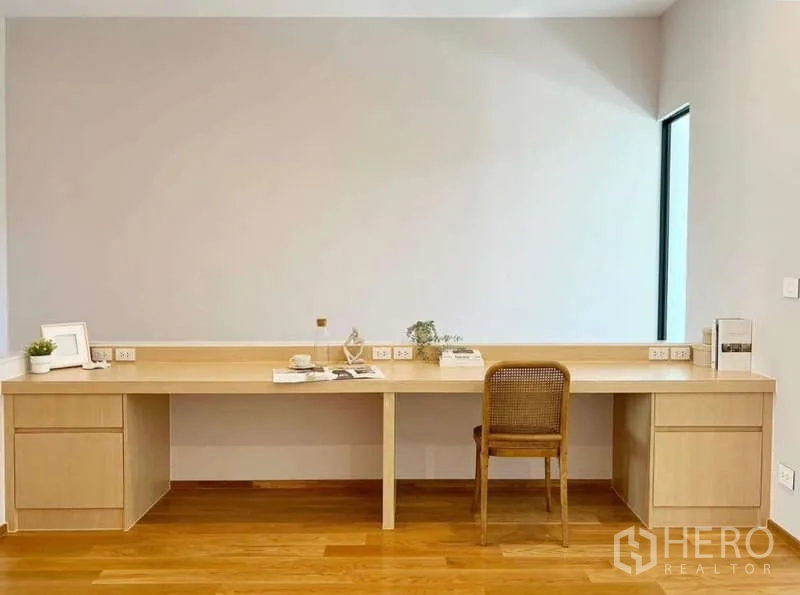 Townhouse for rent or sale in Saphan Sung, Bangkok - Long built-in workstation with dual desks, storage and multiple power outlets.