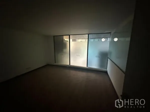 Office Space for rent in Khlong Toei, Bangkok - Dim meeting room with large frosted windows allowing filtered daylight across the space.