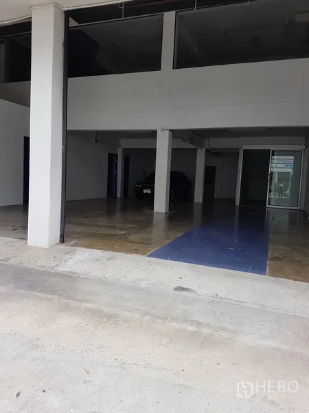 Home Office for sale in Khlong Toei, Bangkok - Covered ground-floor parking and loading area beneath the building.