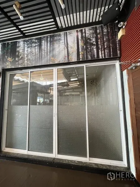 Retail Space for rent in Khlong Toei, Bangkok - Sliding glass storefront with frosted lower panels beneath a canopy, compact retail kiosk exterior near Phrom Phong BTS.