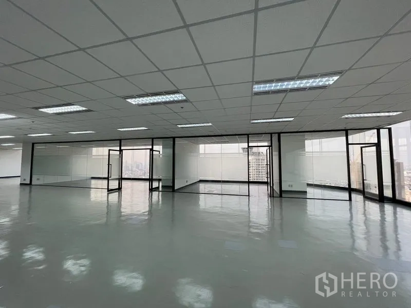 Office Space for rent in Din Daeng, Bangkok - Interior showing several glass meeting rooms within the office floor.