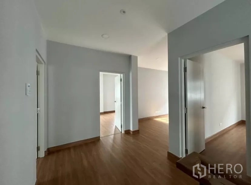 Detached House for rent in Bang Phli, Samut Prakan - Landing area with doors to multiple bedrooms and wood flooring.