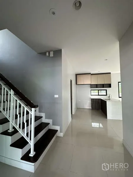 Detached House for sale in Lam Luk Ka, Pathum Thani - Staircase hall connecting the kitchen and main living area.