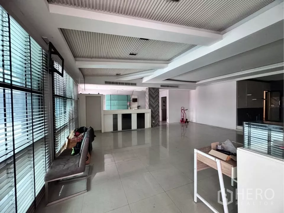 Retail Space for rent in Watthana, Bangkok - Bright sales floor with window blinds, reception counter and coffered ceiling.