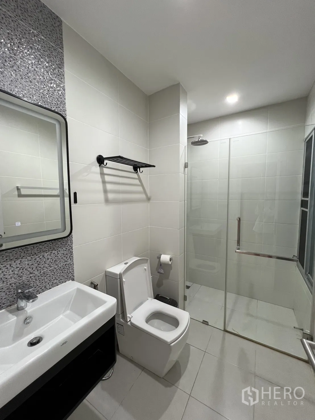 Property Image #40 for property HRE00157