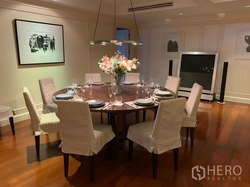 Condominium for rent or sale in Watthana, Bangkok - Formal dining room with round table, pendant lighting and full place settings.
