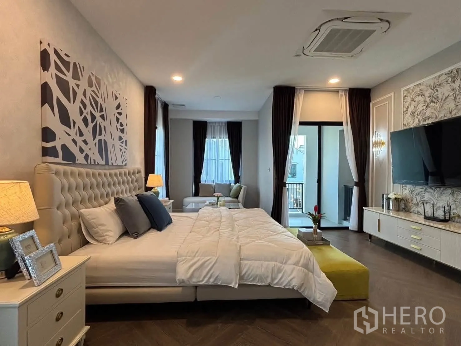 Detached House for rent in Saphan Sung, Bangkok - Spacious master bedroom with balcony access, TV wall, and seating bench.
