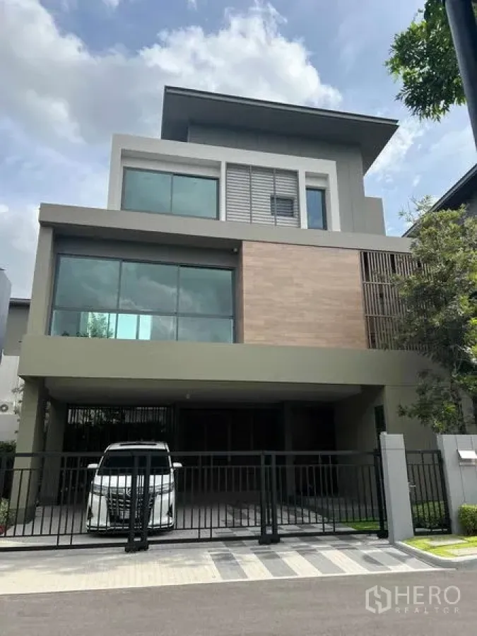 Detached House for sale in Bang Kruai, Nonthaburi - Front elevation of a contemporary three-storey detached house with gated carport.