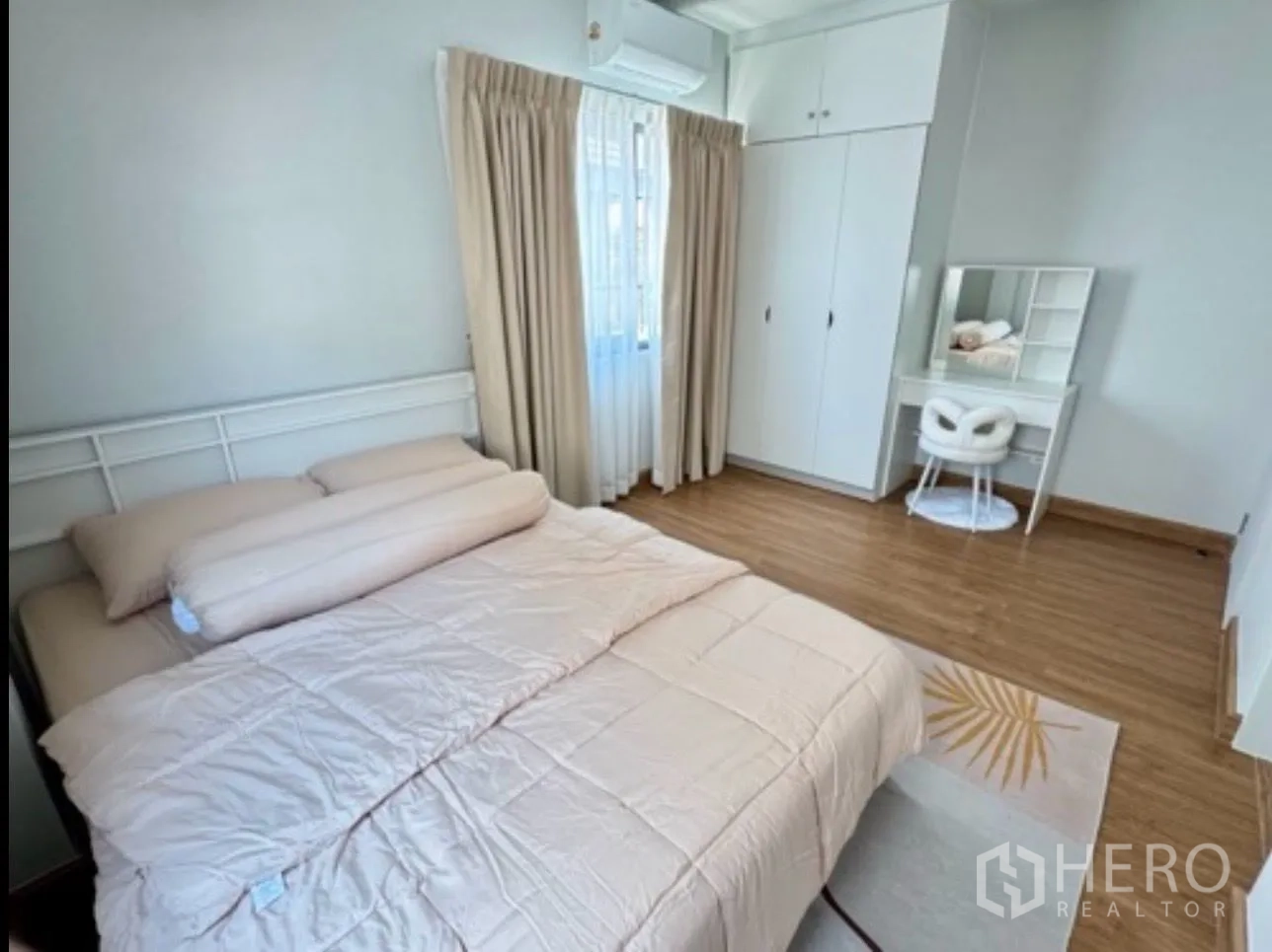 Detached House for rent in Bang Phli, Samut Prakan - Furnished bedroom with bed, wardrobe, vanity and wood flooring.