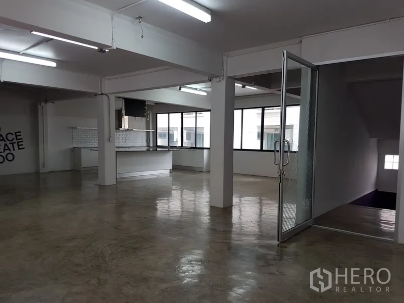 Home Office for sale in Khlong Toei, Bangkok - Open-plan floor with wall-to-wall windows and a kitchen island.