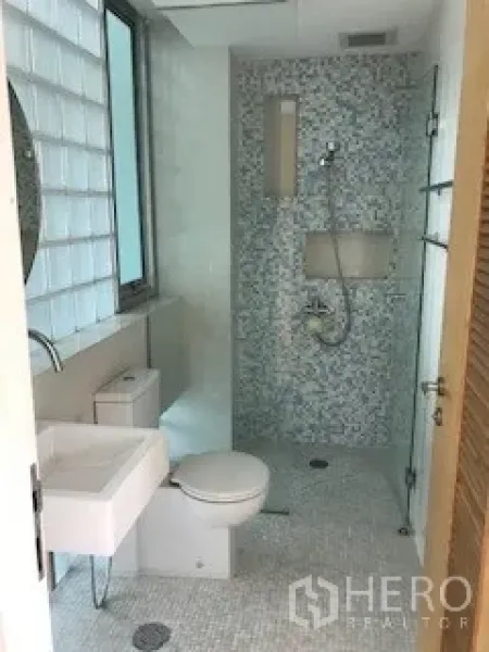 Townhouse for rent or sale in Yan Nawa, Bangkok - Modern bathroom with mosaic tiles, glass-block window and walk-in shower.