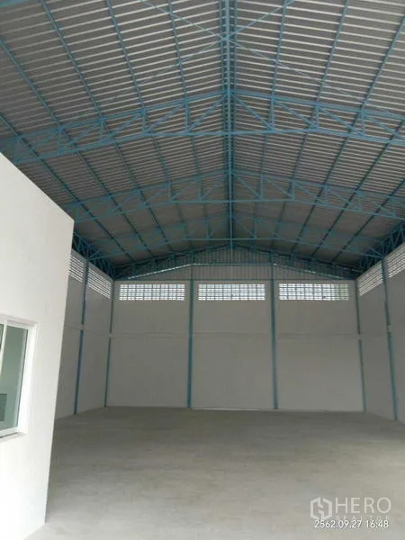 คลังสินค้า ให้เช่าในPathum Thani - ภายในโกดังโล่ง หลังคาโครงเหล็กสูง พื้นคอนกรีต