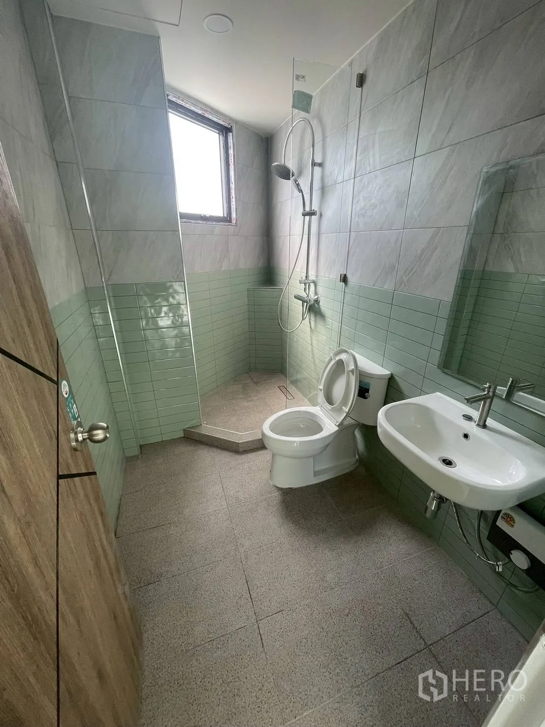 Property Image #11 for property HRE00318