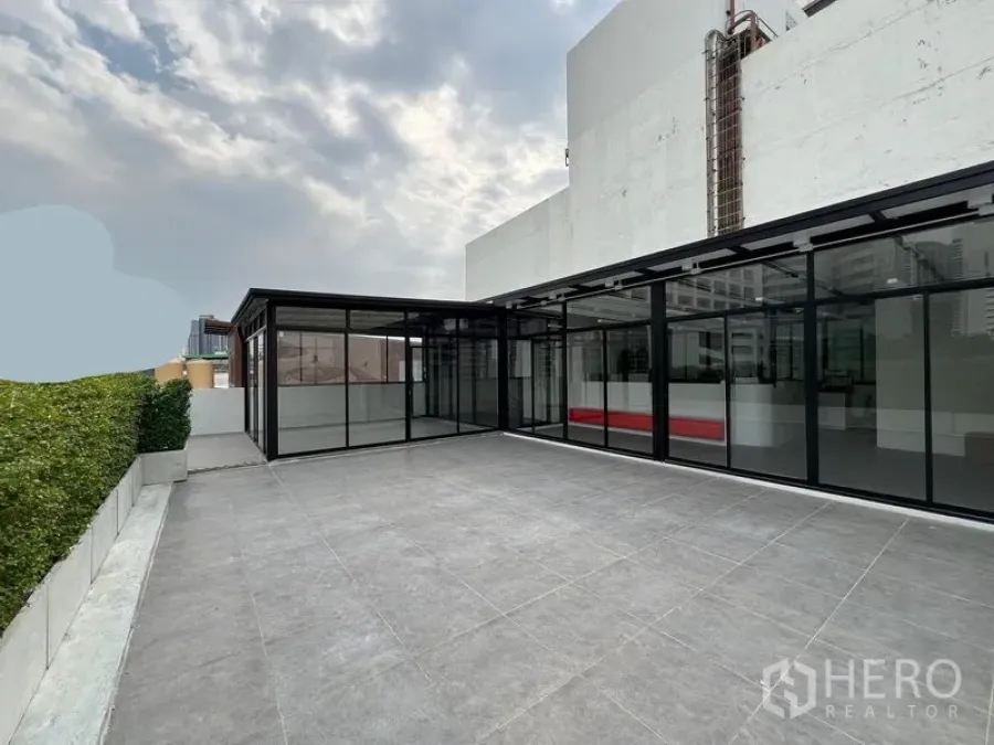 Retail Space for rent in Watthana, Bangkok - Wide rooftop-style tiled terrace next to a contemporary glass-front retail space.