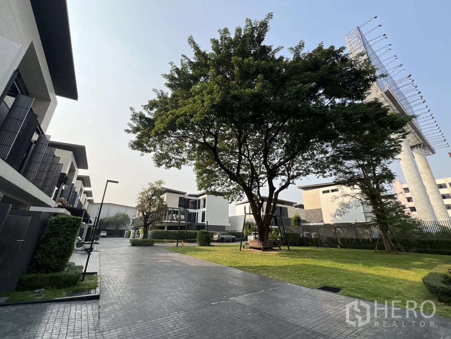 Detached House for rent in Suan Luang, Bangkok - Project street with landscaped garden, mature trees and modern homes.