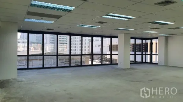Office Space for rent in Watthana, Bangkok - Corner office zone with wide wraparound windows and skyline views.