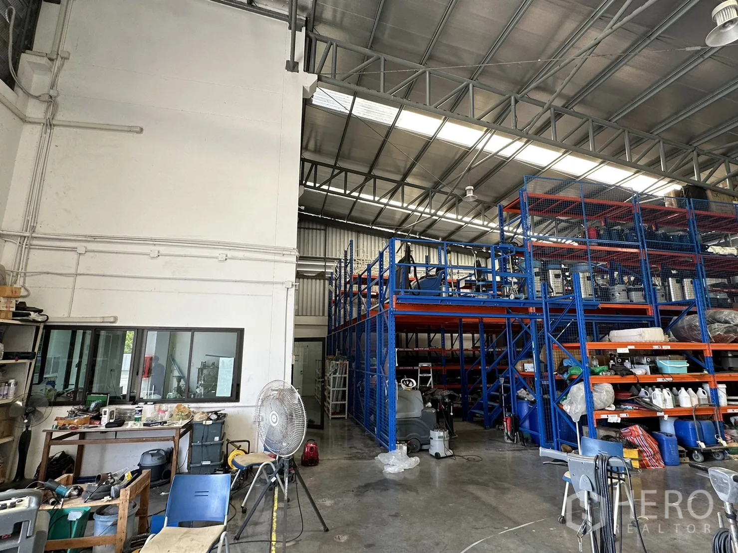 Factory for rent or sale in Pathum Thani - Inside the factory showing mezzanine racking and windows to the office.