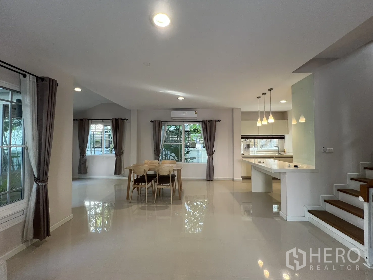 Property Image #21 for property HRE00542