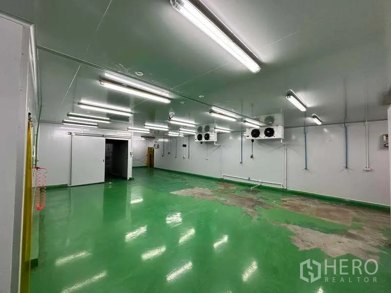 货栈 出租在Khlong Luang, Pathum Thani - 大型保温种植间，配多组制冷机组和LED照明。
