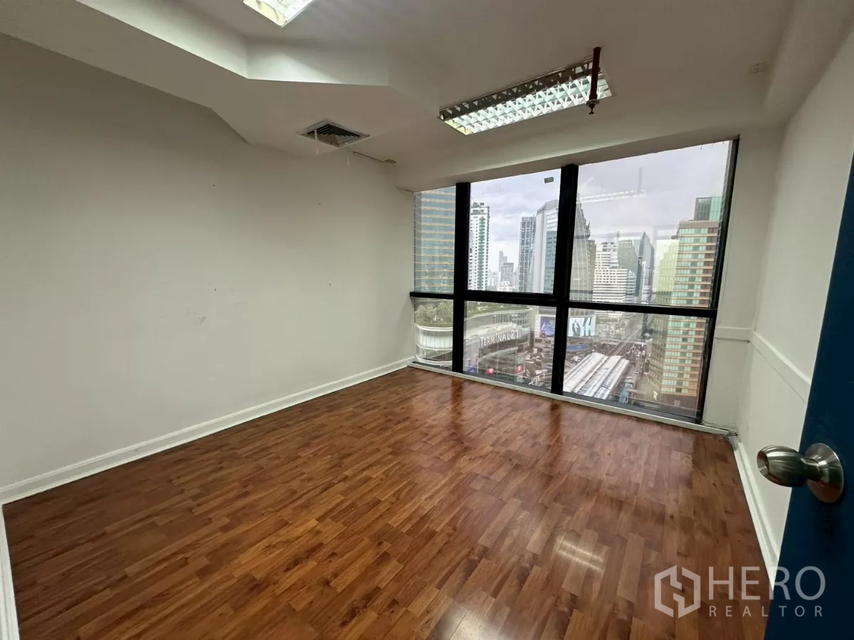 Office Space for rent in Khlong Toei, Bangkok - Large office with full-height windows overlooking Terminal 21 and BTS Asok.