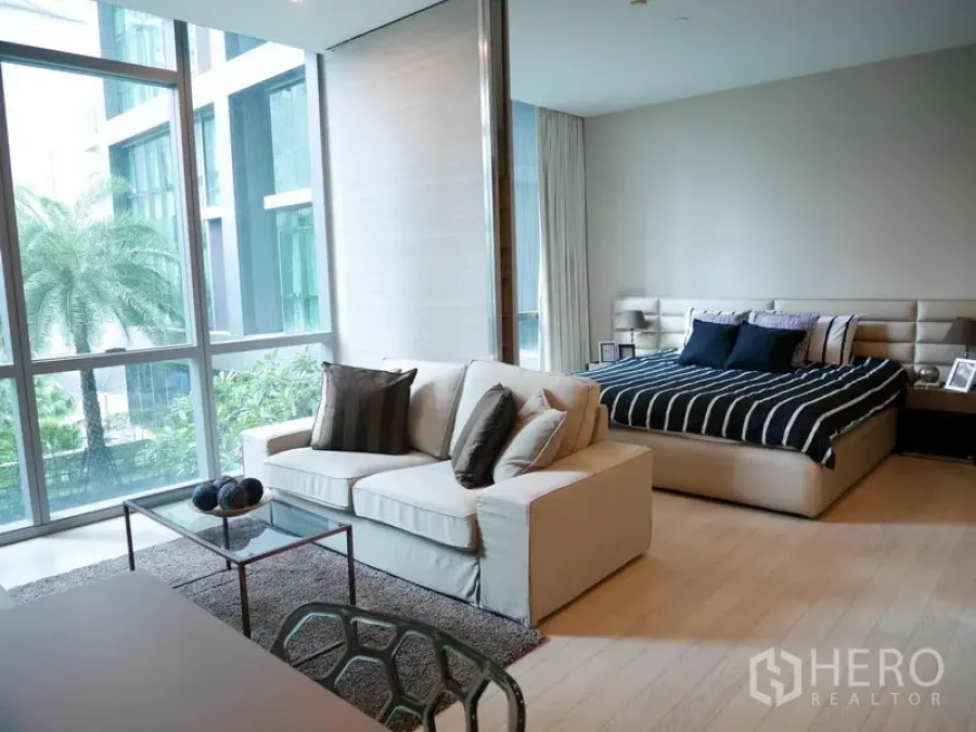 公寓 出租在Watthana, Bangkok - 一居卧室连客厅，落地窗朝向绿景