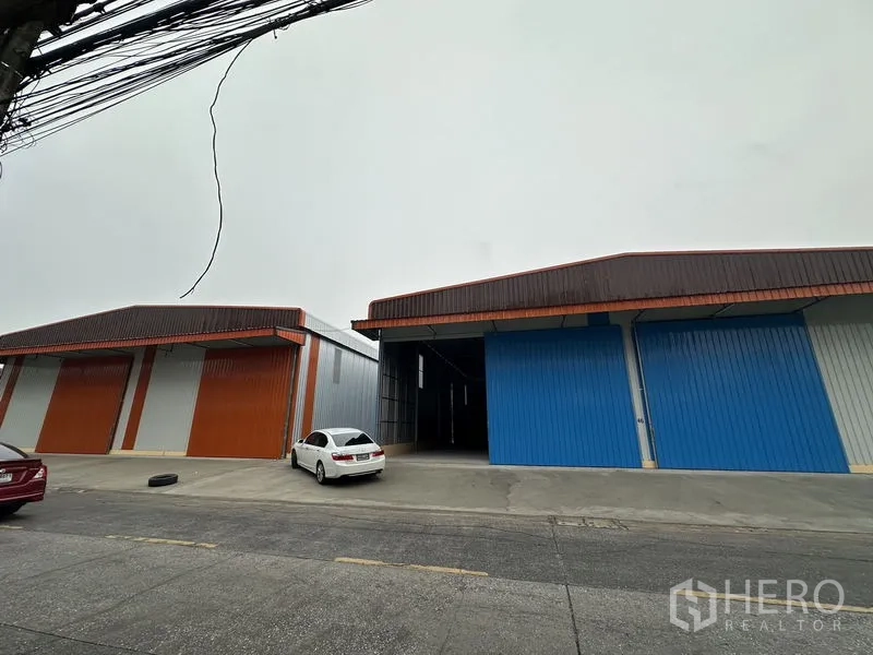 Warehouse for rent in Bueng Kum, Bangkok - Row of warehouses with concrete forecourt, open loading bay and roadside access.