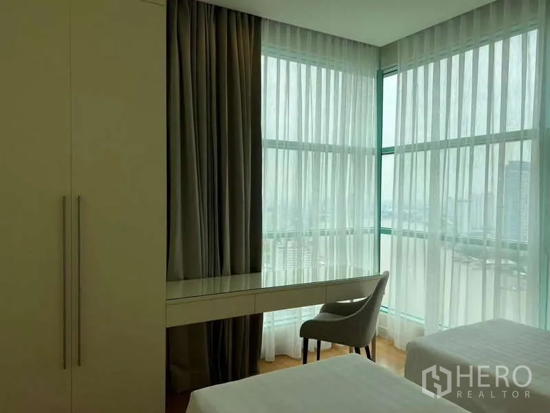Condominium for rent in Bang Kho Laem, Bangkok - Bright twin bedroom corner with built-in desk and city views.