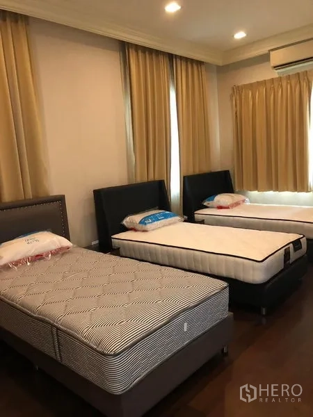 Detached House for rent or sale - Spacious bedroom fitted with three single beds and warm tone curtains.