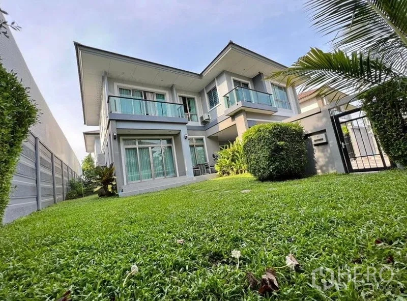 Detached House for rent or sale in Saphan Sung, Bangkok - Modern two-storey detached house with glass balconies and a large front lawn in Saphan Sung.