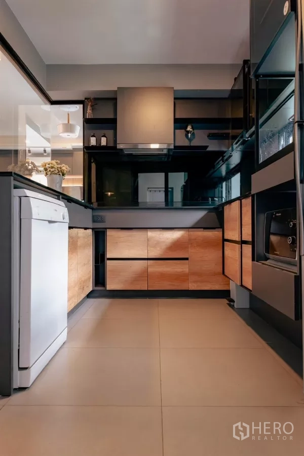Detached House for rent or sale in Bang Phli, Samut Prakan - Kitchen angle with dishwasher, cooktop and range hood.