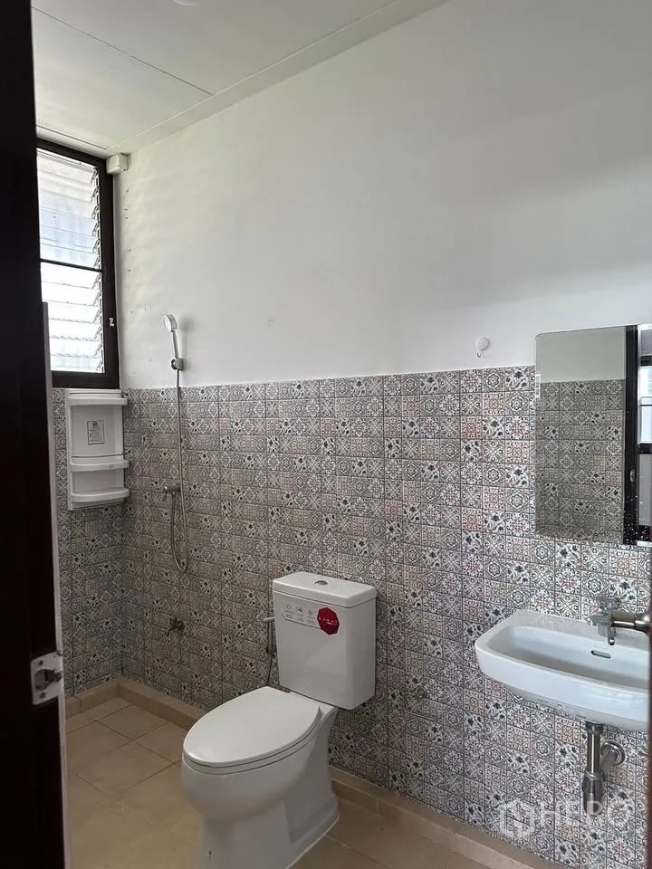 Detached House for rent in Phra Khanong, Bangkok - Bathroom with patterned wall tiles, window, walk-in shower, toilet and sink.