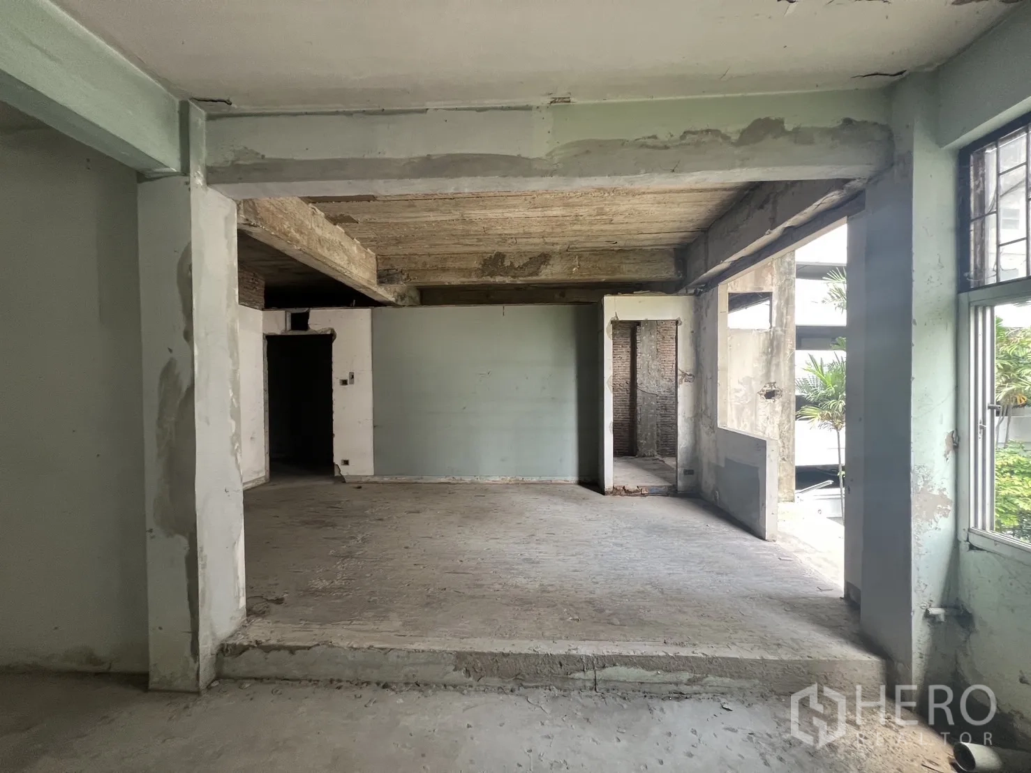 ตึกแถว for rent in Bang Rak, Bangkok - ห้องมีคานเปลือยและพื้นที่แบ่งสัดส่วน