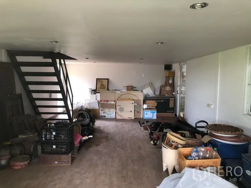 Warehouse for rent in Bang Bua Thong, Nonthaburi - Mezzanine office and storage room with staircase inside the warehouse.