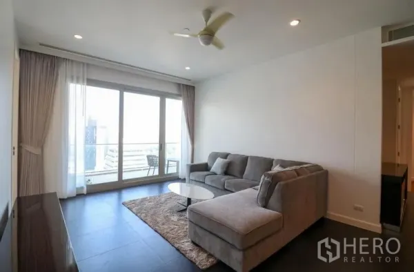 Condominium for rent in Pathum Wan, Bangkok - Another angle of the living room opening to the balcony and city view.