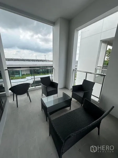 Detached House for rent in Saphan Sung, Bangkok - Covered balcony with rattan seating set and open view.