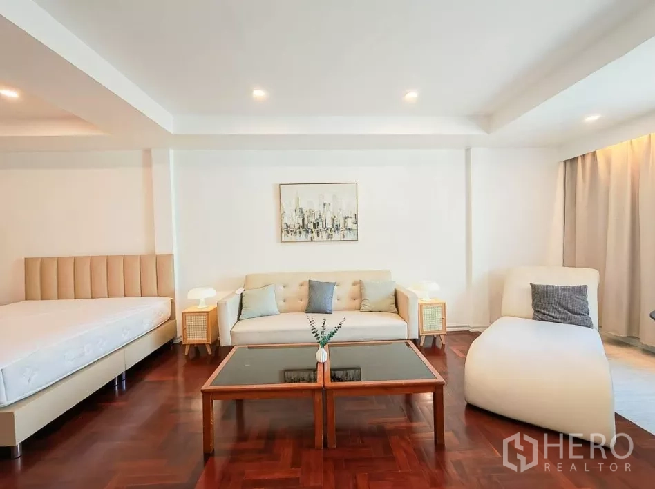 Detached House for rent in Yan Nawa, Bangkok - Alternate view of the suite showing bed, sofa set, and soft ceiling lights.