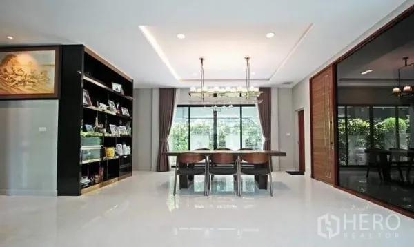 Detached House for rent in Bang Khae, Bangkok - Bright dining room with chandelier, large windows and garden outlook.