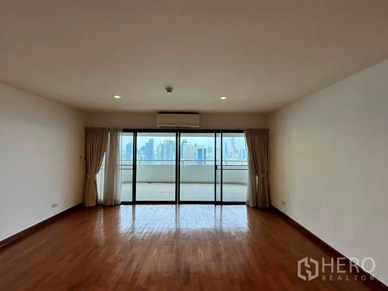 Condominium for rent in Bangkok - Primary bedroom with sliding glass doors to a large balcony and panoramic Bangkok skyline view.