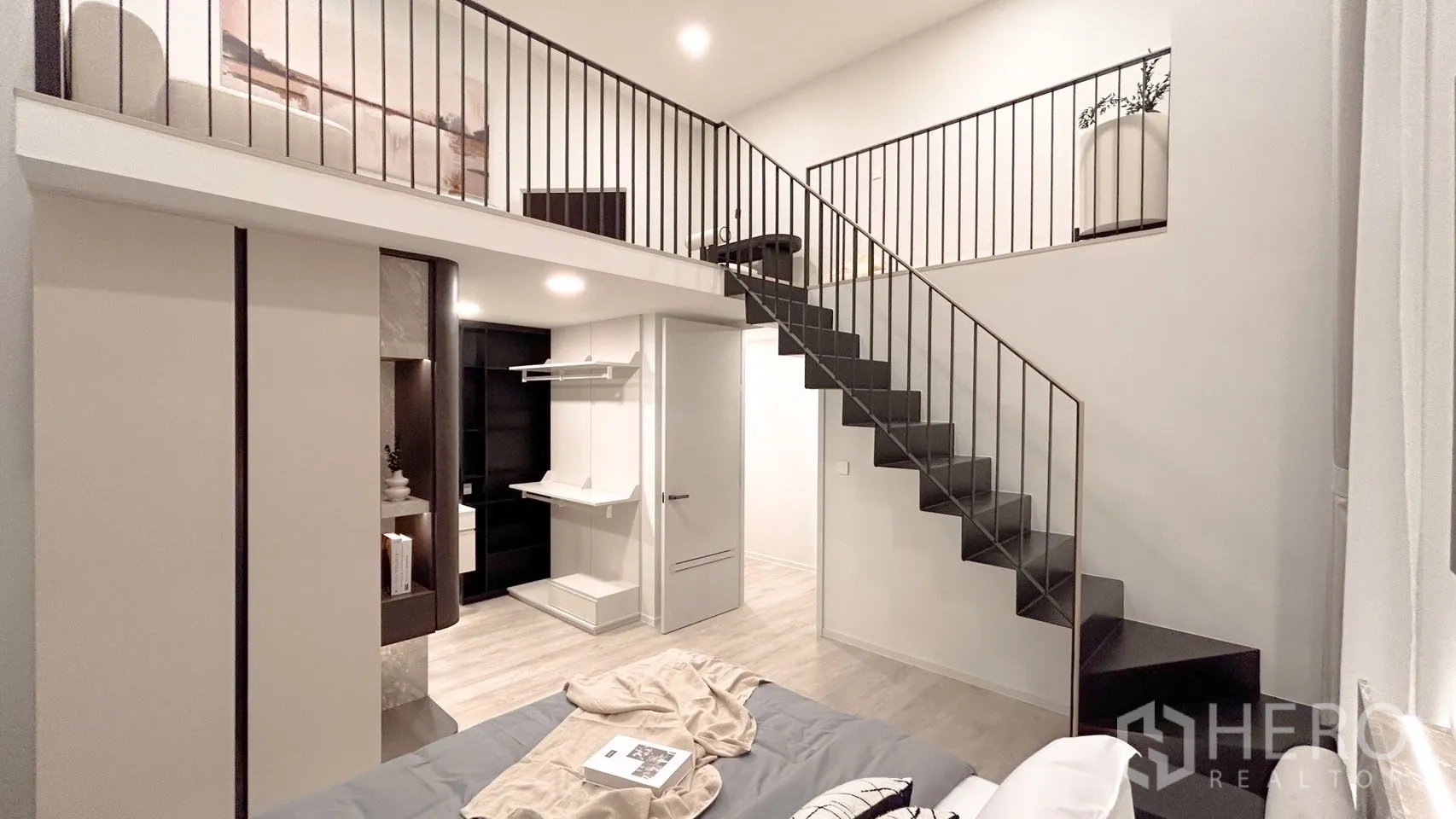 Detached House for rent in Saphan Sung, Bangkok - Mezzanine level overlooking bedroom with railings, closet and study area.
