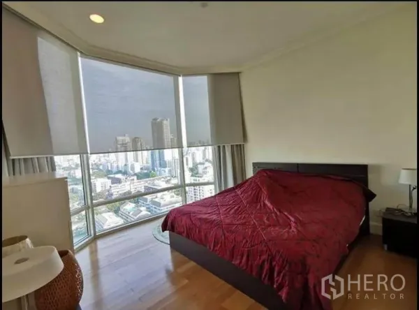 Condominium for rent in Watthana, Bangkok - Corner bedroom with floor-to-ceiling windows and panoramic city skyline views.