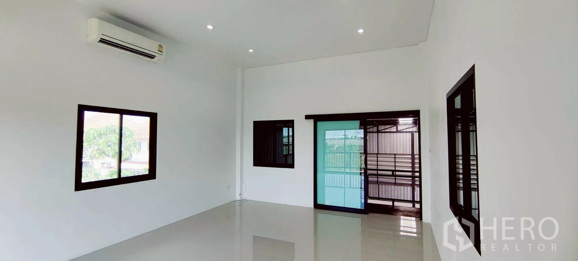 Warehouse for rent in Lam Luk Ka, Pathum Thani - Upper‑floor office with balcony access and green‑tinted sliding door.