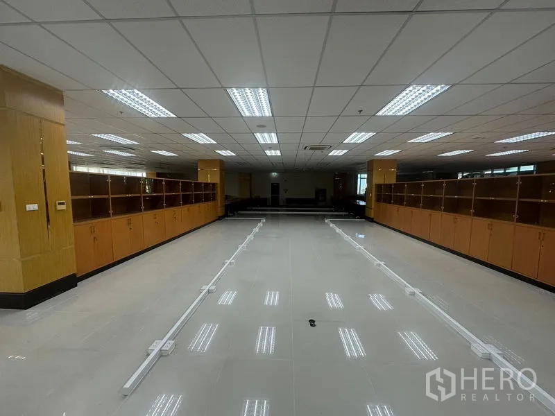 Office Space for rent in Suan Luang, Bangkok - Wide central corridor in the office with twin rows of display cabinets and bright lighting