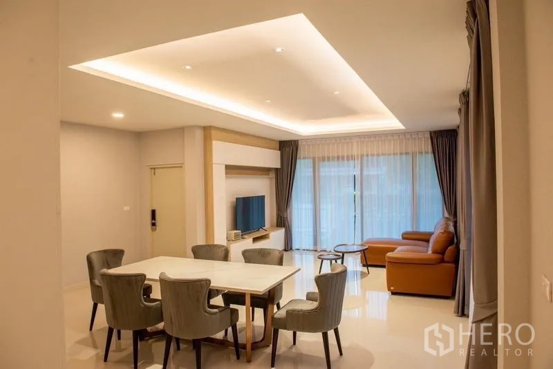 Detached House for rent in Bang Phli, Samut Prakan - Master bedroom featuring wood floors, built-ins and king-size bed.