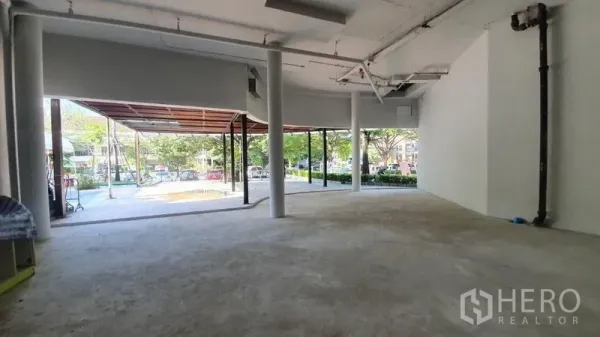 Retail Space for rent in Khlong Toei, Bangkok - Open-plan interior shell with high ceiling, columns and wide shopfront opening to the terrace.