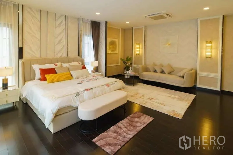 Detached House for rent or sale in Bang Phli, Samut Prakan - Oversized master suite with sofa lounge, bench and accent lighting.