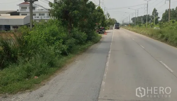 Land for sale in Lat Lum Kaeo, Pathum Thani - Street view of Highway 346 with wide shoulder, streetlights and power lines beside the site.